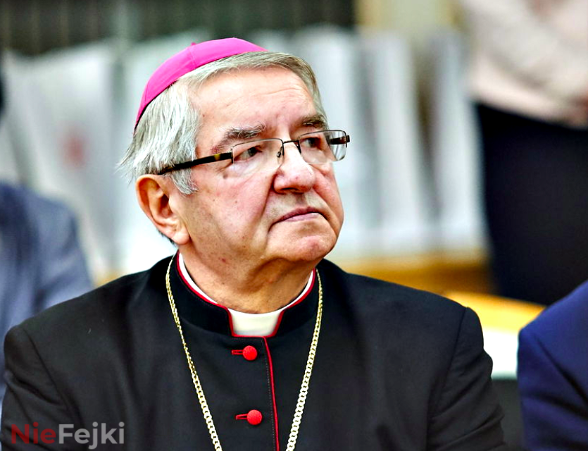 Polski arcybiskup zeznawał w sądzie w sprawie gwałtu!